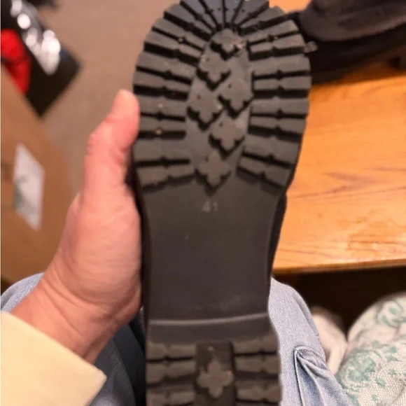 Stylish Black and Gray Fukaraa Women’s Snow Boots. - Picture 4 of 4